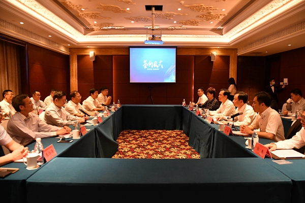 市中區(qū)政府、中國鐵塔山東省分公司、山東三箭集團(tuán)舉行項(xiàng)目合作簽約儀式